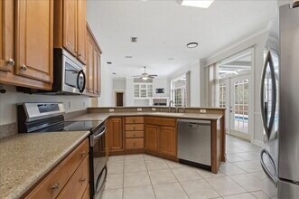 525 Cullaro Ln in Lutz, FL - Building Photo - Building Photo