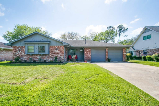 property at 1904 Lazy Creek Ln