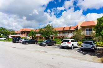 Vista Court Apartments in Deerfield Beach, FL - Building Photo - Building Photo