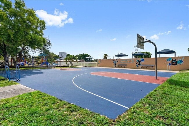 13611 SW 77th St in Miami, FL - Building Photo - Building Photo