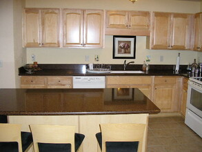 1331 Lake Dr W, Unit A301 in Chanhassen, MN - Building Photo - Building Photo