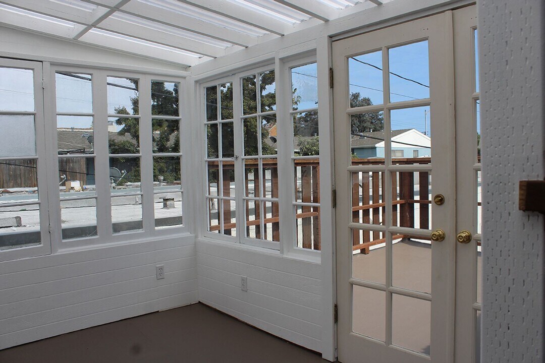 622 Lime Ave in Long Beach, CA - Building Photo