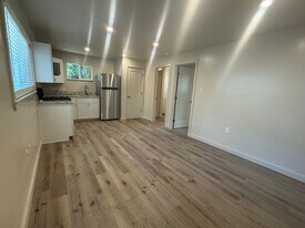 1048 Warner St in Chico, CA - Building Photo