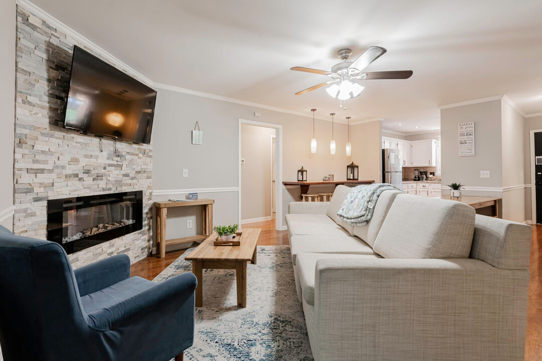 204 Dutch Dr in Irmo, SC - Building Photo