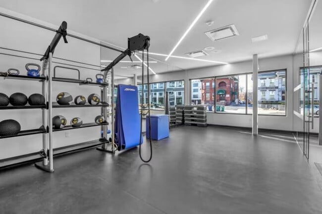 960 Ellicott St in Buffalo, NY - Building Photo - Building Photo