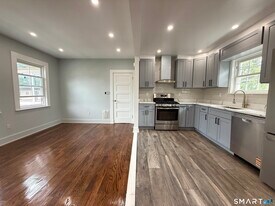 32 Hadley St in Bridgeport, CT - Building Photo