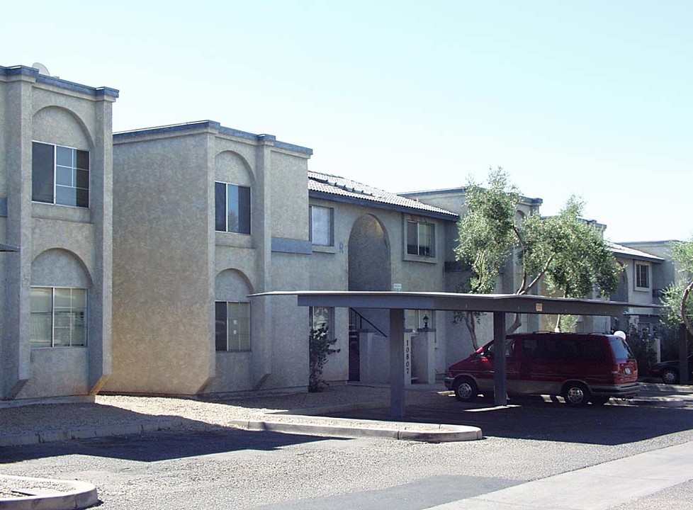 Garden Hills Apartments in Phoenix, AZ - Building Photo