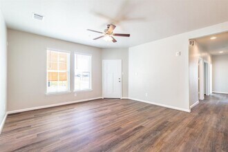 119 Park Place Cir in Waller, TX - Building Photo - Building Photo
