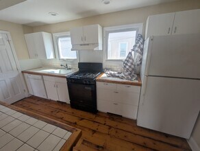 1673 State St, Unit 2 in Hamden, CT - Building Photo - Building Photo