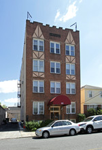 404 Stegman Pky in Jersey City, NJ - Foto de edificio - Building Photo