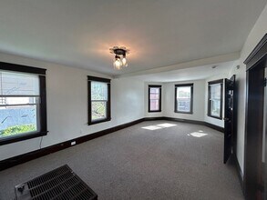 31 Chrome St, Unit 3 in Worcester, MA - Building Photo - Building Photo