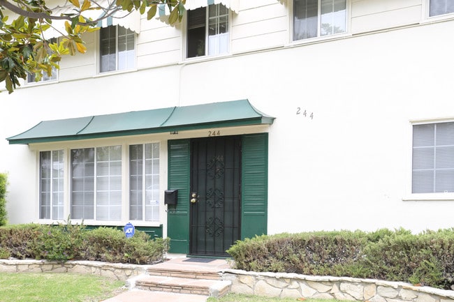 244 S Doheny Dr in Beverly Hills, CA - Foto de edificio - Building Photo