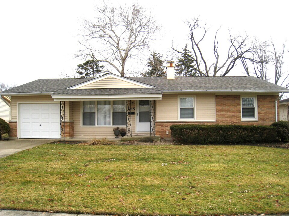 635 Love St in Elk Grove Village, IL - Building Photo