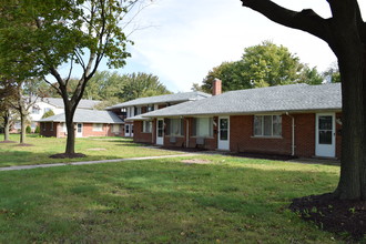 Apartments On Crooks in Clawson, MI - Building Photo - Building Photo