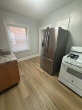 7008 Plainfield Rd, Unit 1 in Cincinnati, OH - Foto de edificio - Building Photo