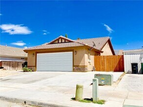 1462 Nutmey Ln in Hemet, CA - Building Photo - Building Photo