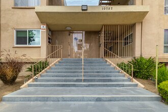 Toluca Village Townhomes in North Hollywood, CA - Building Photo - Building Photo