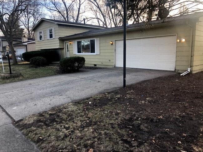 2013 Winchester Dr in Champaign, IL - Building Photo - Building Photo