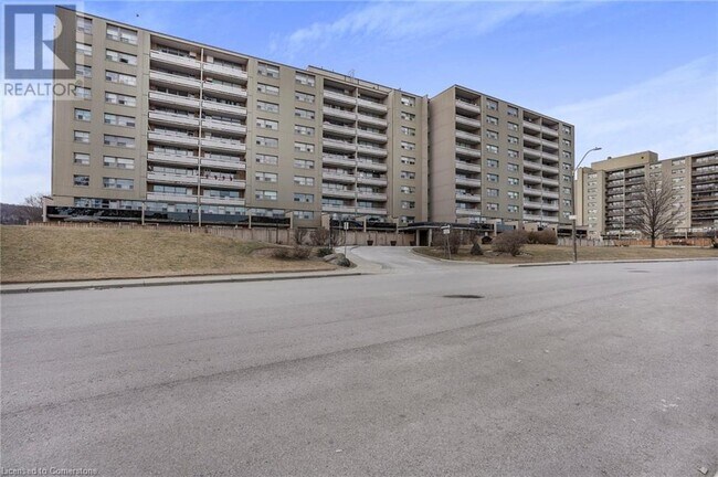 15 Albright Rd in Hamilton, ON - Building Photo - Building Photo