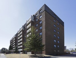 2840 Baycrest Drive in Ottawa, ON - Building Photo