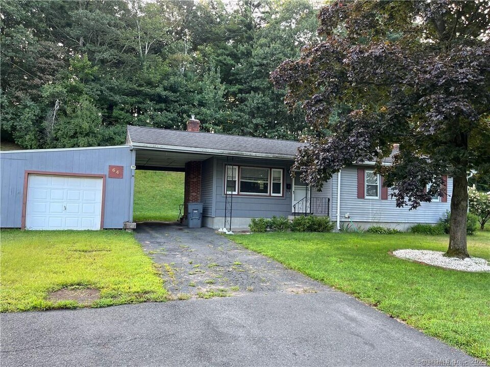 64 Cornell Dr in Enfield, CT - Building Photo