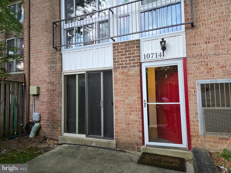 10714 Green Mountain Cir in Columbia, MD - Building Photo