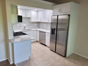 62 Butternut Ln in Rocky Hill, CT - Building Photo - Building Photo