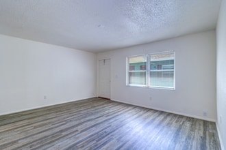 5345 Laurel Pl in Clearwater, FL - Building Photo - Building Photo