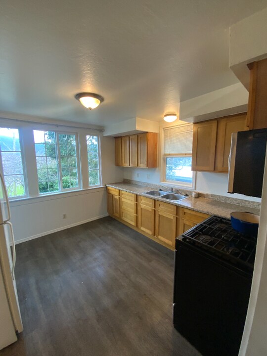 634 Pacific Ave in Rio Dell, CA - Building Photo