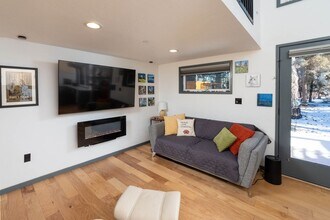 61304 Wizard Ln in Bend, OR - Building Photo - Building Photo