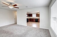 30511 Woodson Trace Dr in Spring, TX - Foto de edificio - Building Photo