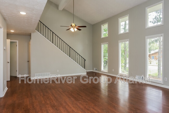 6360 Ashdale Dr in College Park, GA - Building Photo - Building Photo