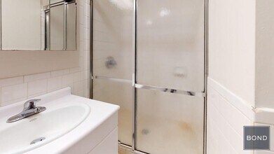 216 E 85th St in New York, NY - Building Photo - Building Photo