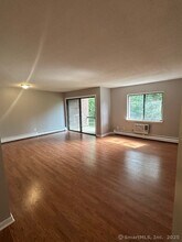925 High Path Rd in Windsor, CT - Building Photo - Building Photo