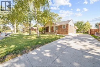 3162 Curry Ave in Windsor, ON - Building Photo - Building Photo