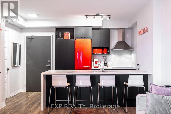 property at 2 Adam Sellers St