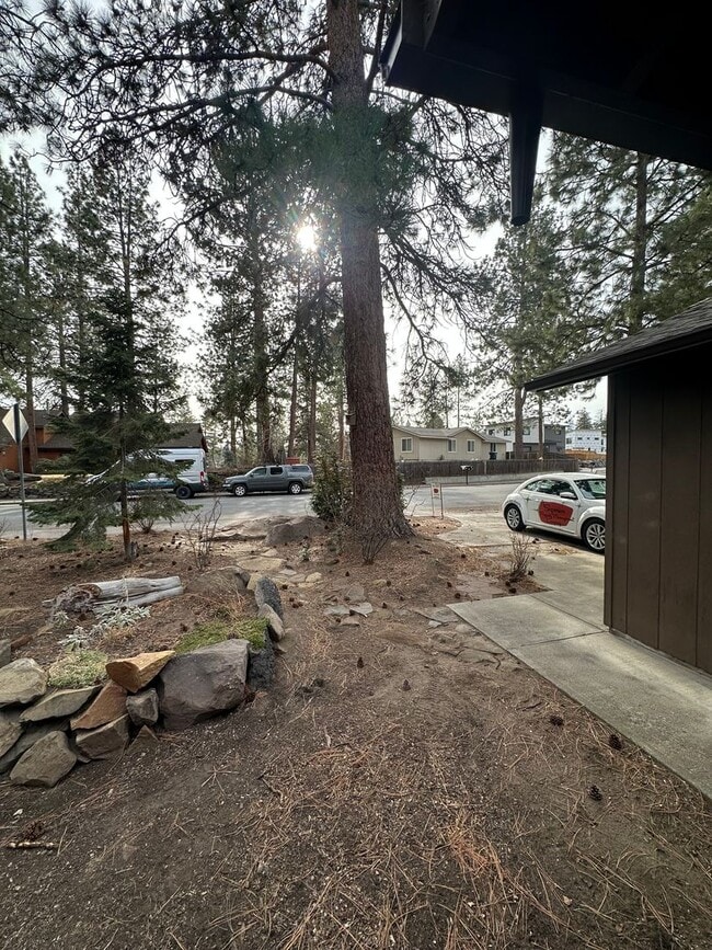 1828 SW Forest Ridge Ave in Bend, OR - Building Photo - Building Photo
