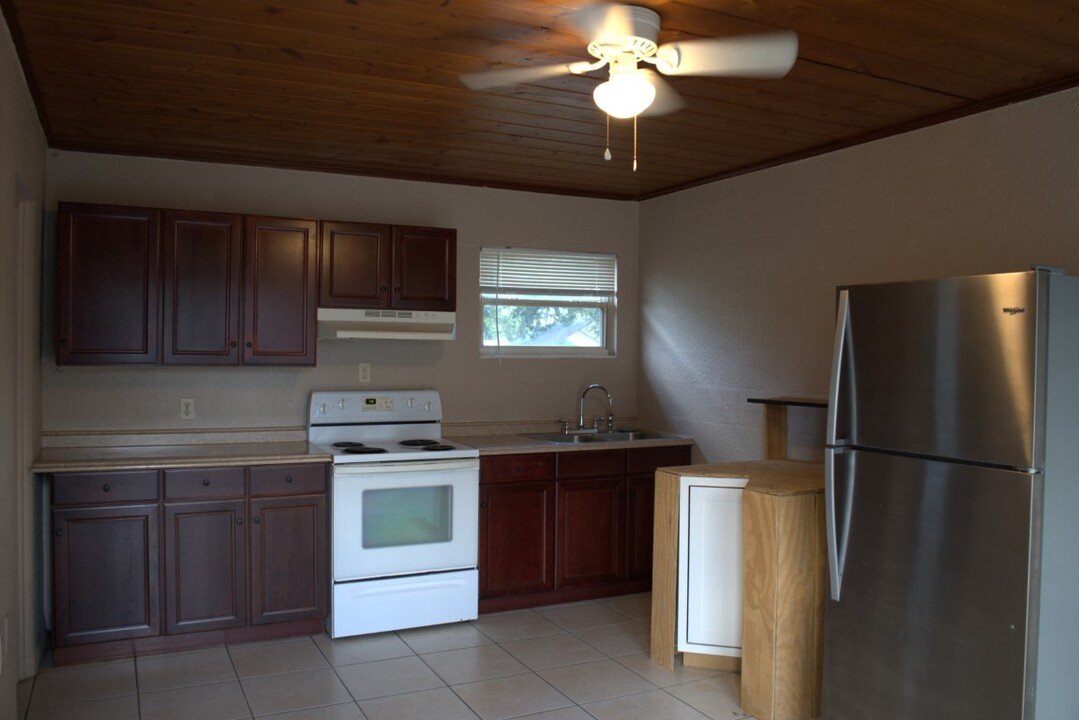 3800 Cypress Gardens Rd in Winter Haven, FL - Foto de edificio