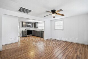 1100 SE 9th St in Mineral Wells, TX - Building Photo