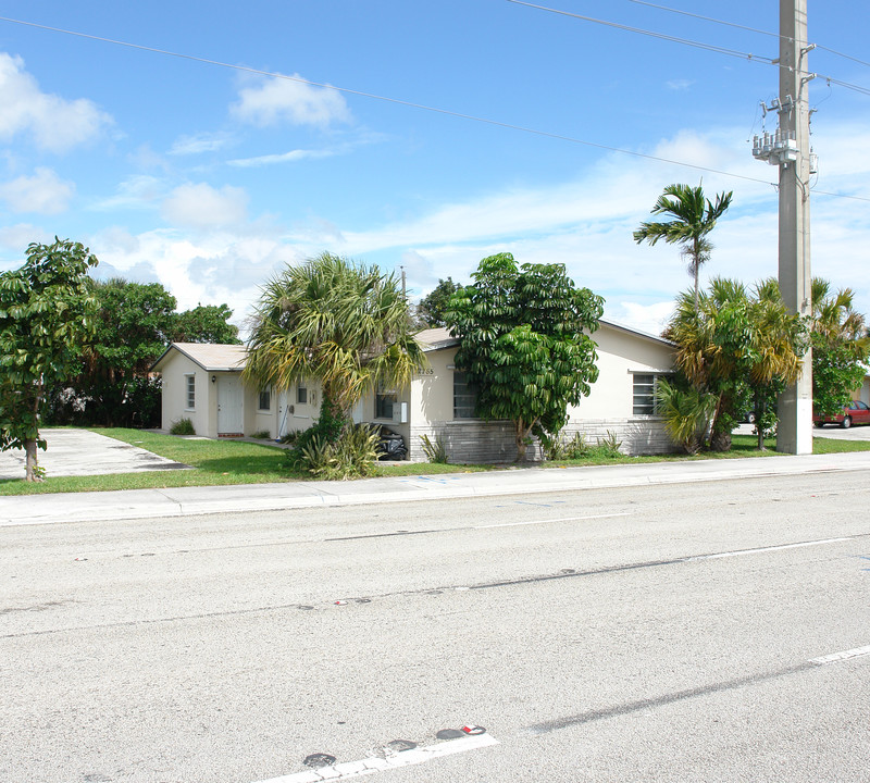 2765-2779 W Griffin Rd in Fort Lauderdale, FL - Building Photo