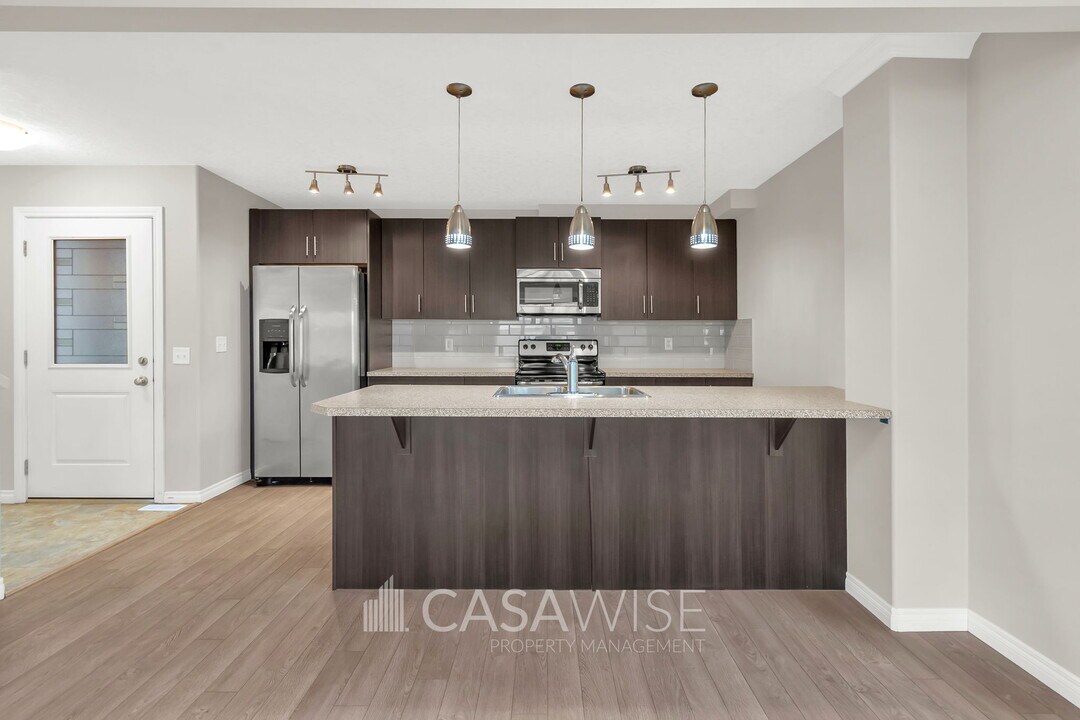 11307-11379 79 Ave NW in Edmonton, AB - Building Photo