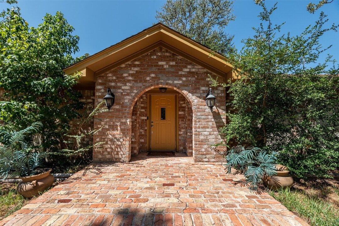 102 Butlers Ct in Conroe, TX - Building Photo