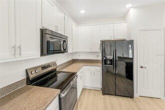 3351 Whitestone Cir in Kissimmee, FL - Building Photo - Building Photo