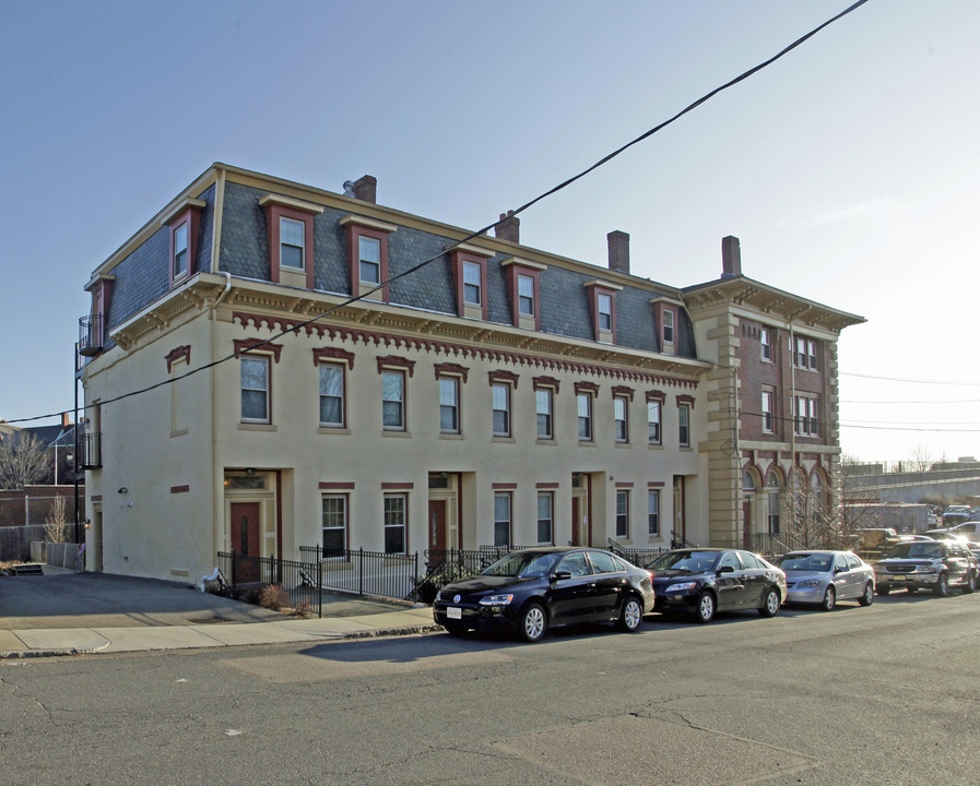 5 Woodworth St in Boston, MA - Foto de edificio