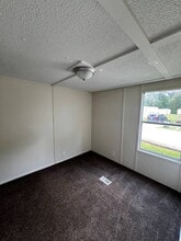 116 Hussey Mhp Ln in Beulaville, NC - Foto de edificio - Building Photo