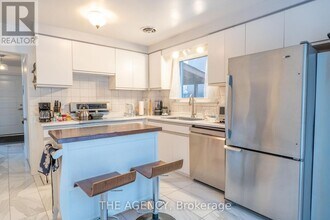 65 Cloverdale Dr in Brampton, ON - Building Photo - Building Photo