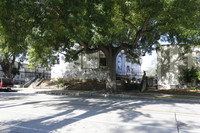 999-1001 N Raymond Ave in Pasadena, CA - Foto de edificio - Building Photo