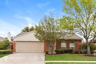 6715 Oregon Trail in Arlington, TX - Building Photo