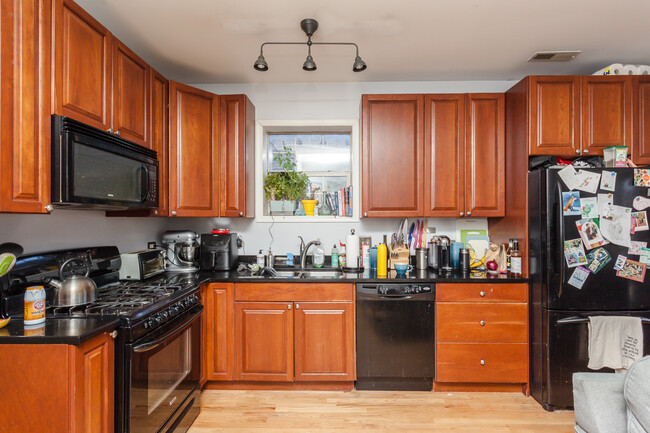 1357 N Artesian Ave in Chicago, IL - Building Photo - Building Photo