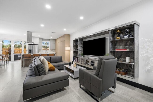 7852 NW 116 Pl in Medley, FL - Building Photo - Building Photo